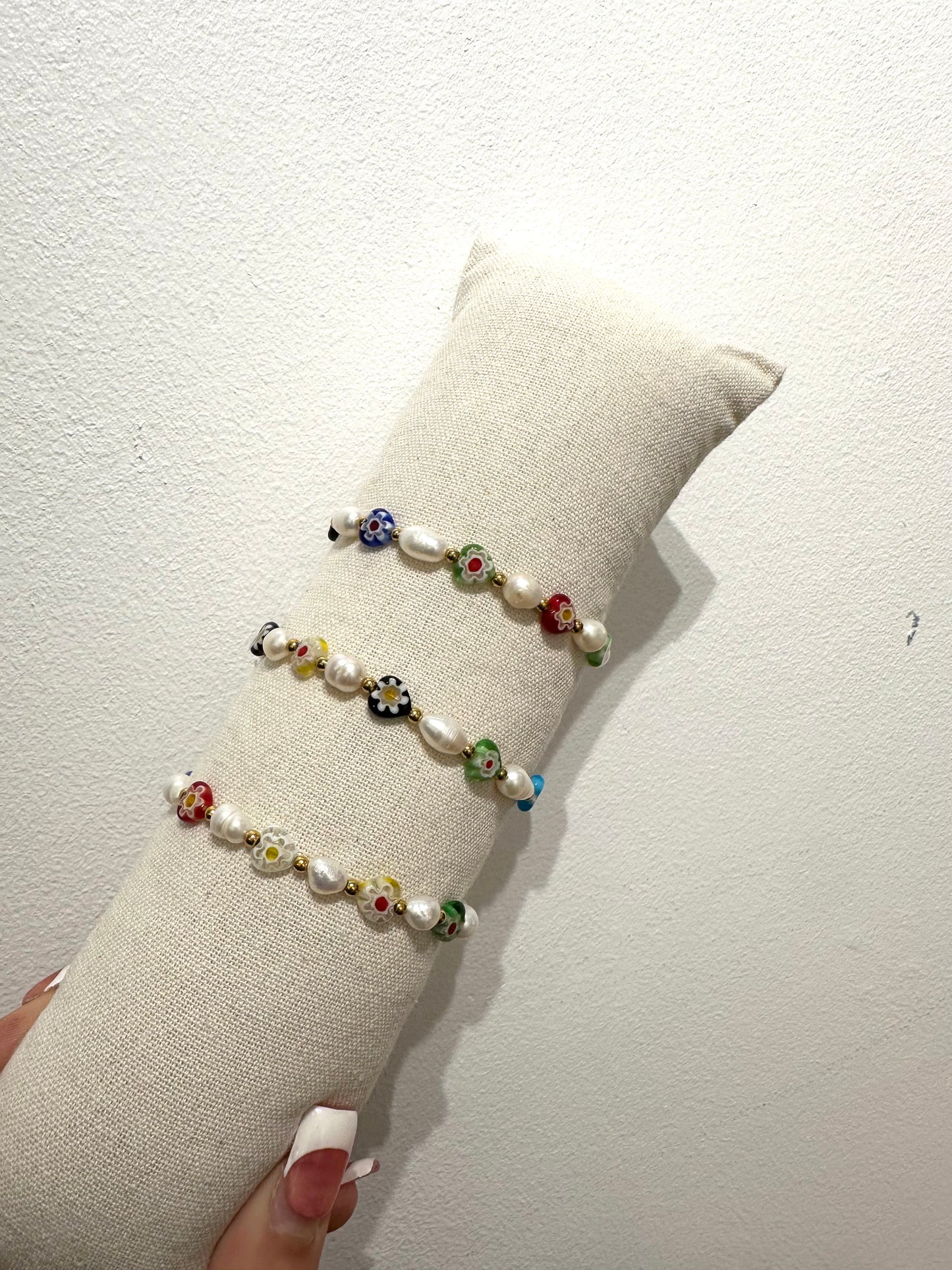 Multi-coloured glass bead and freshwater pearl stretchy bracelet